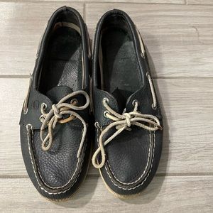 Sperry navy blue boat shoes in sz. 7.5M